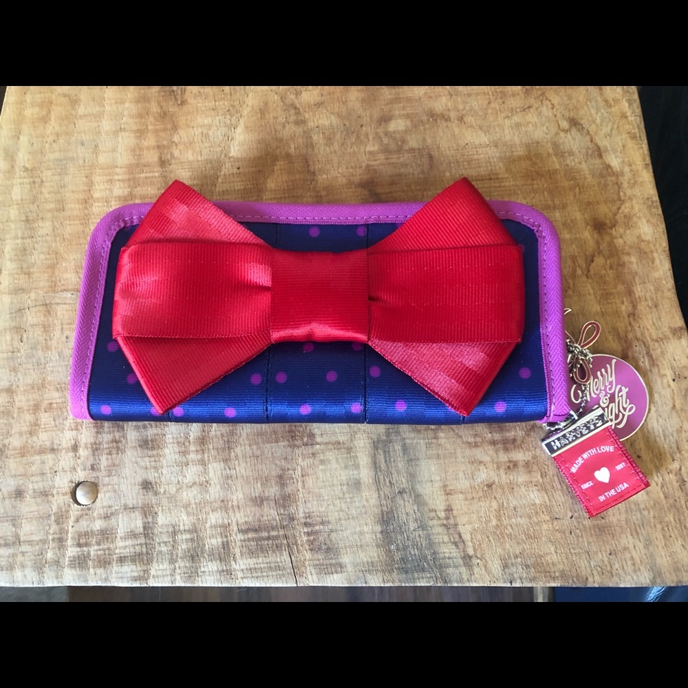 Harvey’s Marry bright wallet